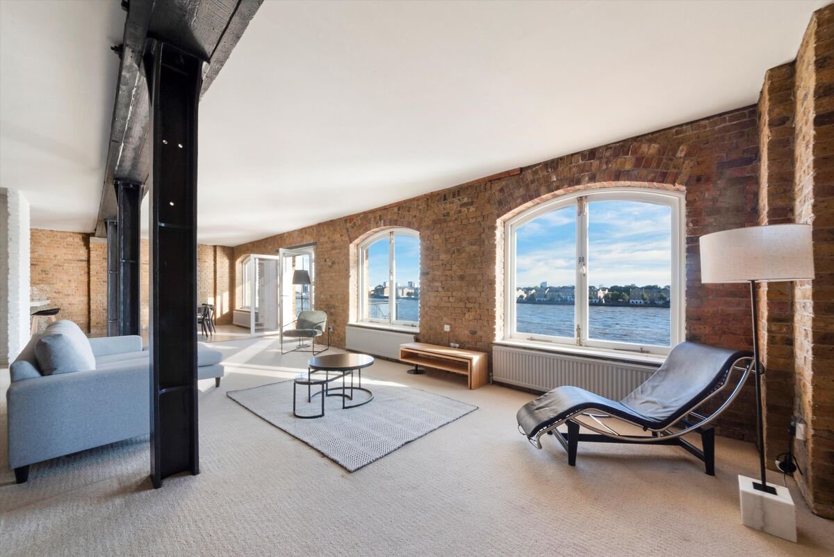 3 bedroom flat in Commercial Wharf