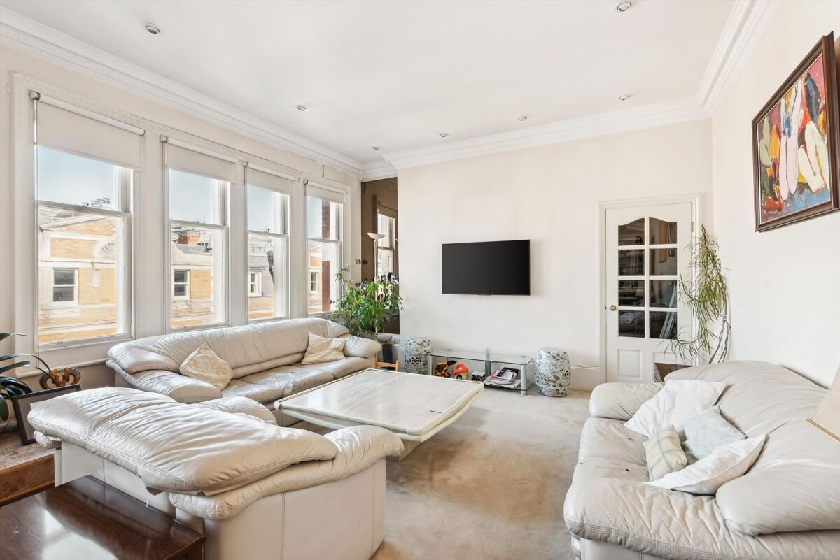 3 bedroom flat in Stafford Place
