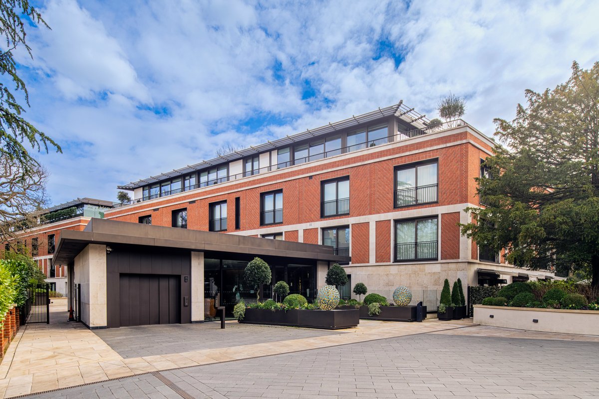 Luxury seven bedroom apartment in an exclusive gated development