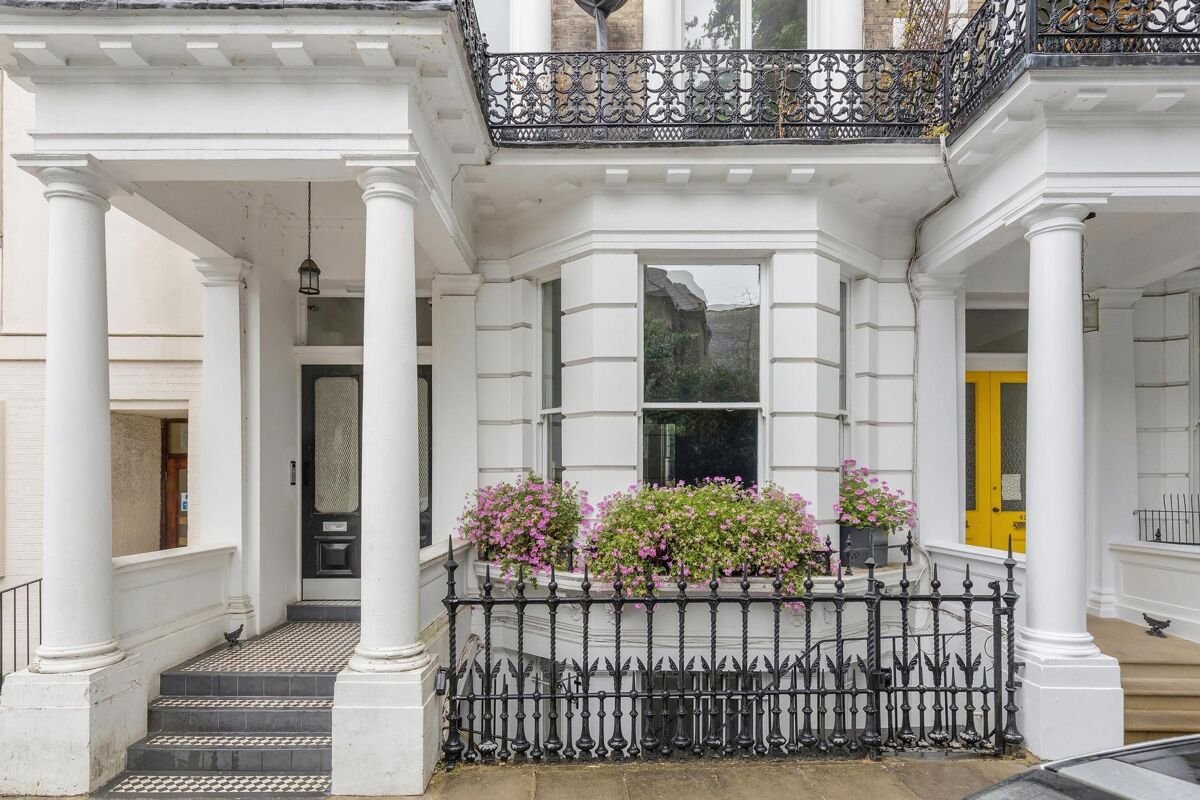 2 bedroom flat in Courtfield Gardens