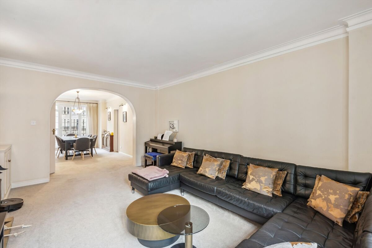 3 bedroom flat in Marsham Street