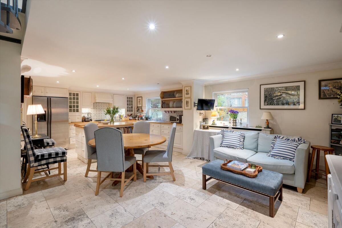 3 bedroom mews house in Radley Mews