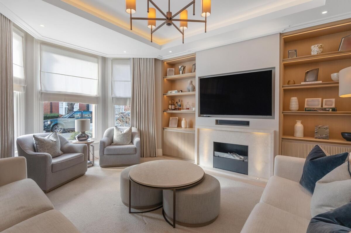6 bedroom house in Perrymead Street