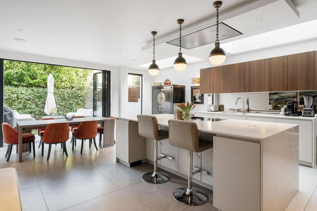 6 bedroom house in Quarrendon Street