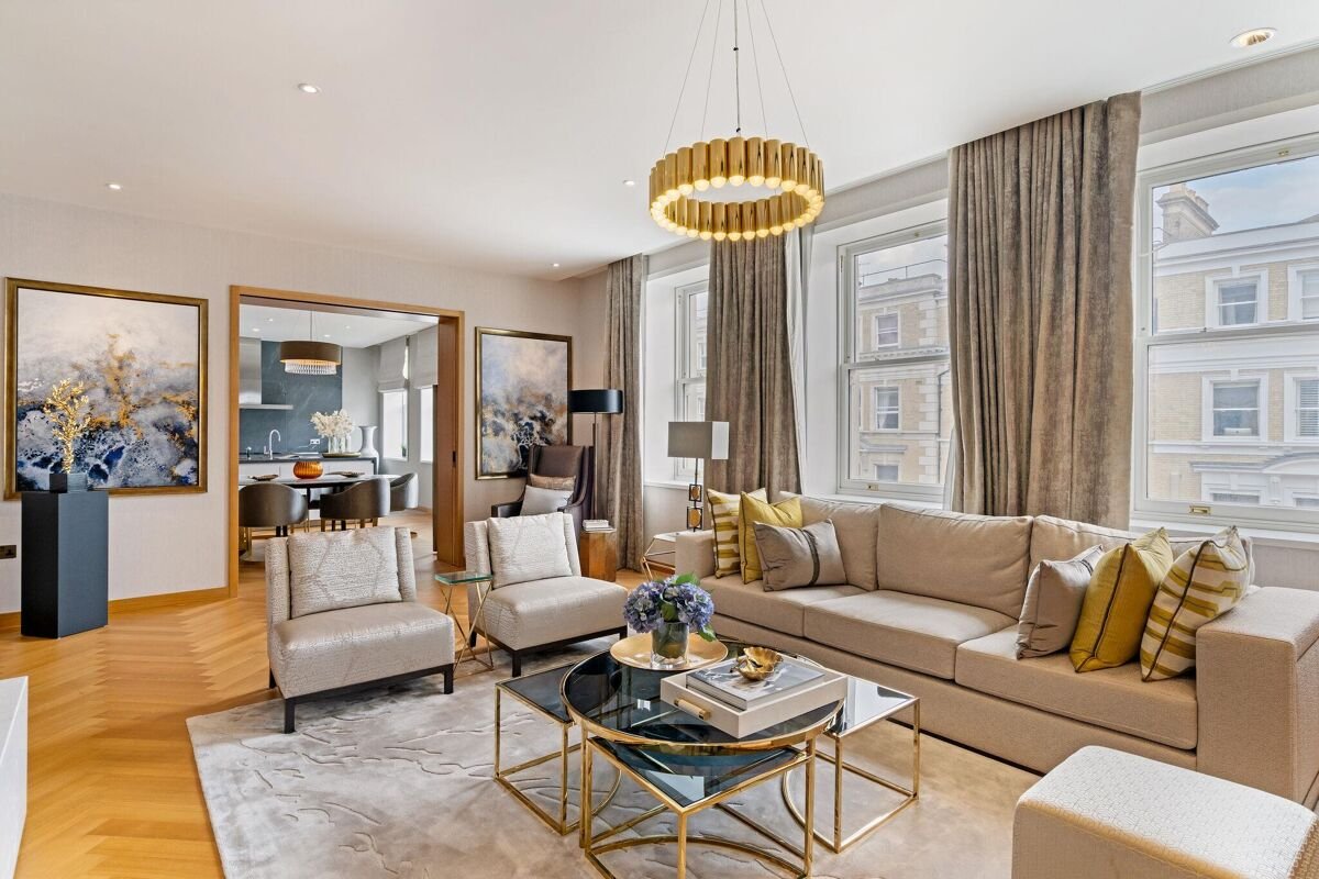 2 bedroom flat in De Vere Gardens