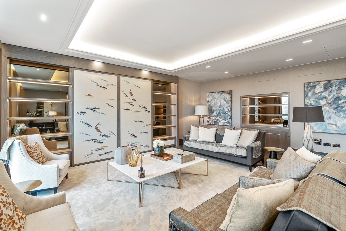 6 bedroom house in London • Leasehold