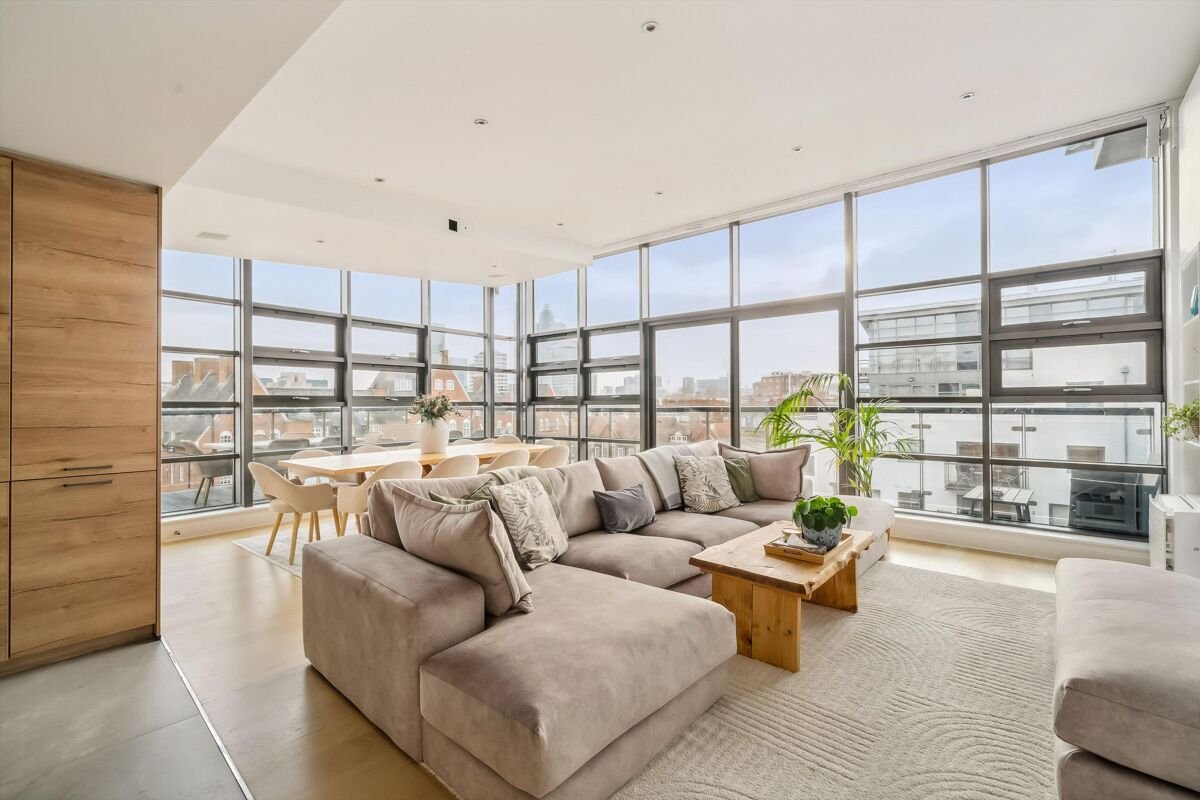 3 bedroom penthouse in Horsley Court