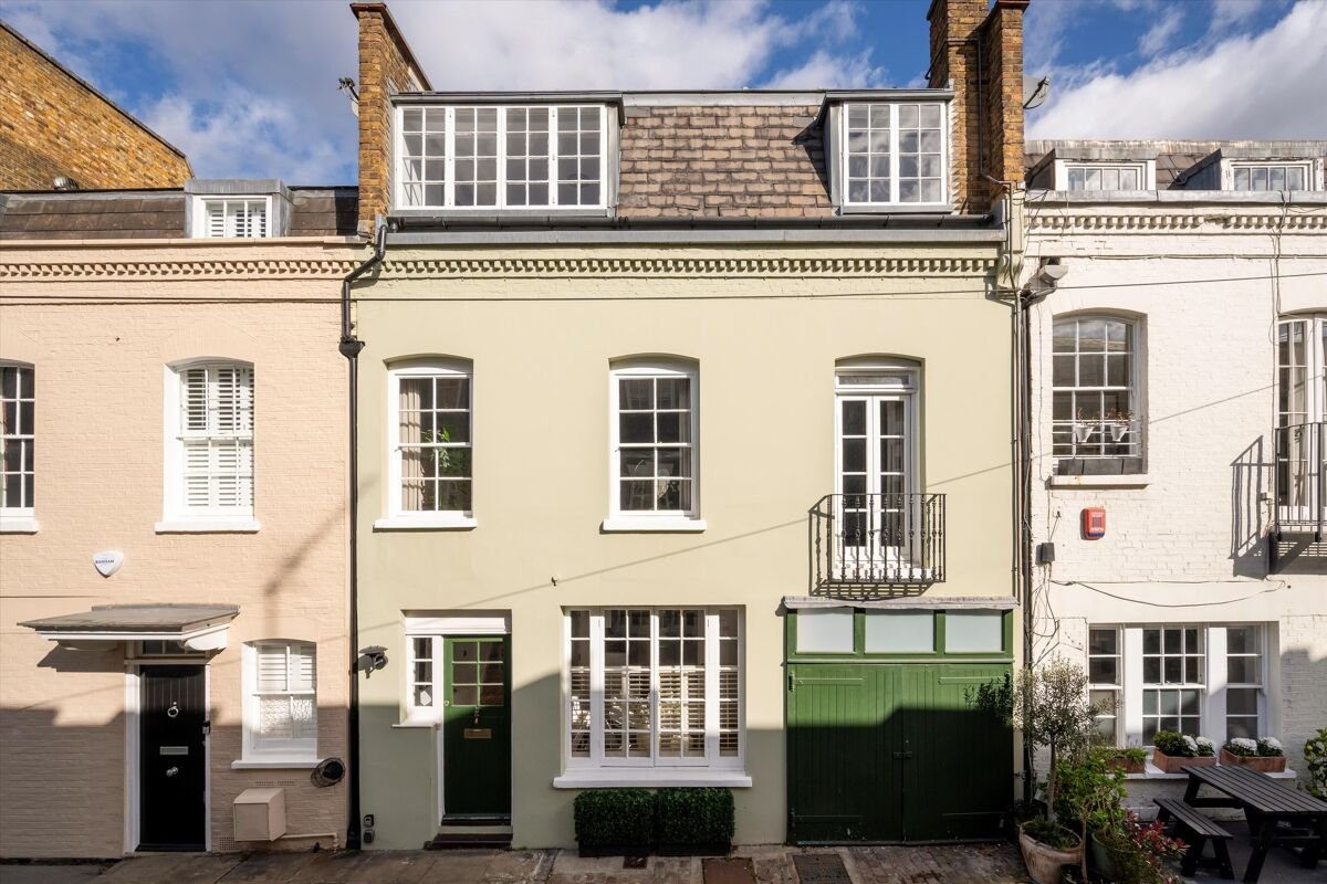 4 bedroom mews house in Ladbroke Walk