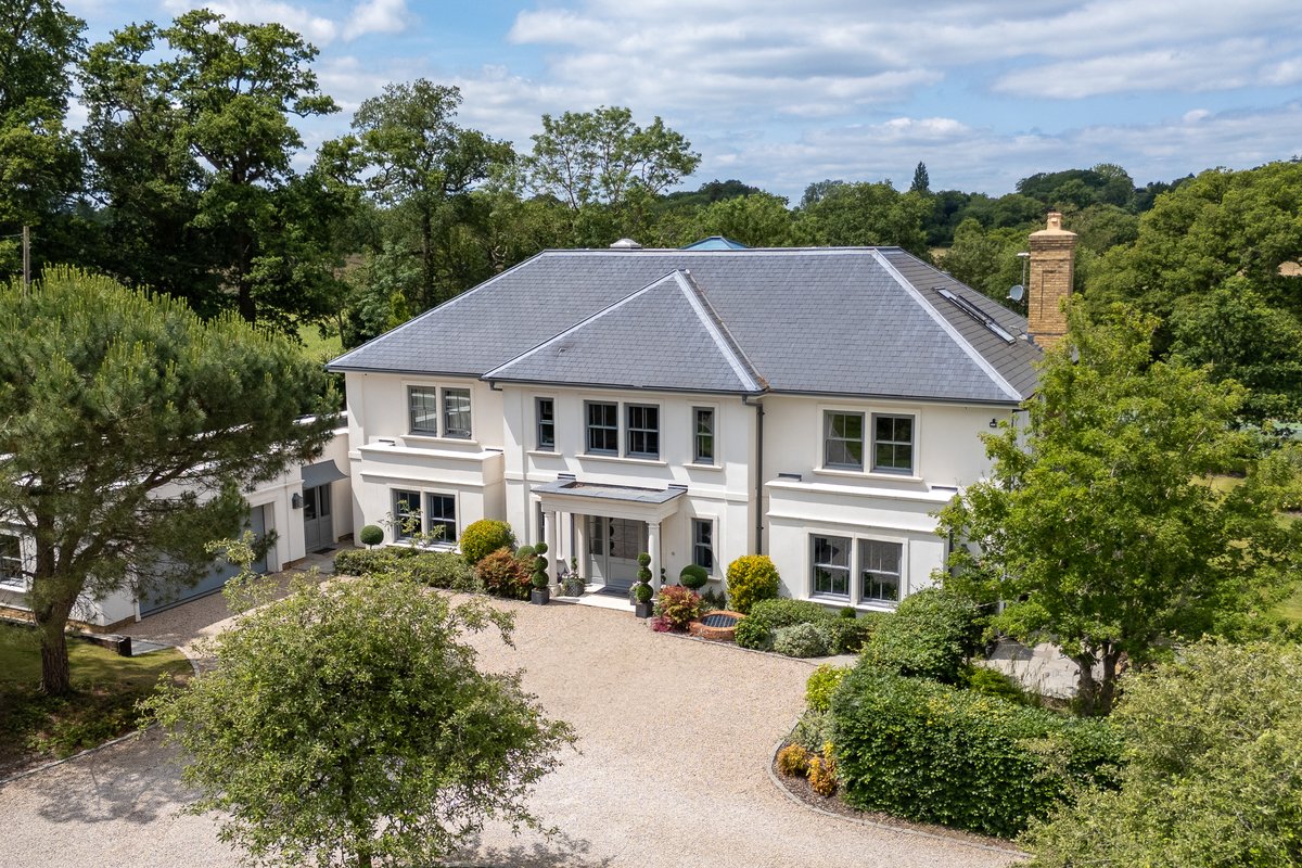 9 bedroom house in London • Freehold