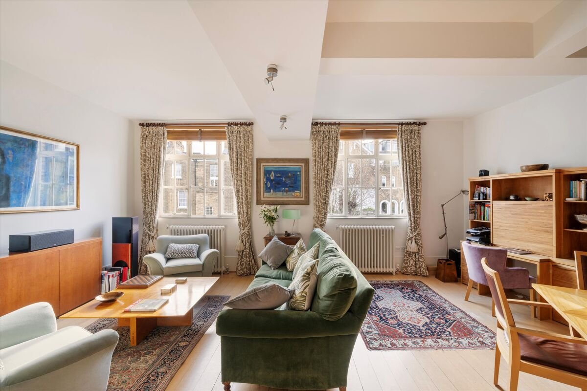 2 bedroom flat in Portobello Road