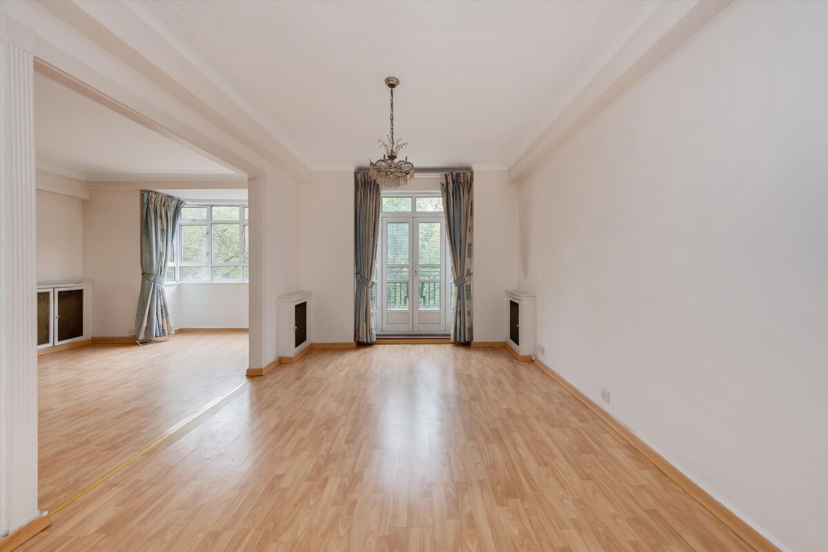 4 bedroom flat in Lancaster Court