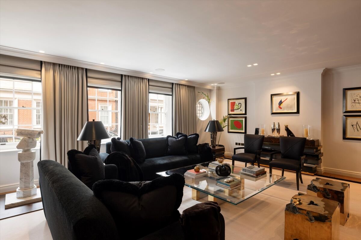 2 bedroom flat in Balfour Place