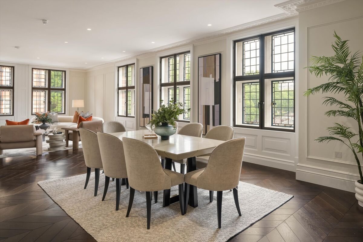 3 bedroom flat in 55 Knightsbridge Gate