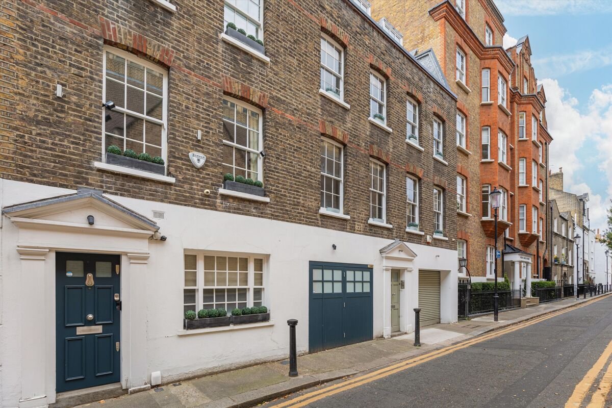 4 bedroom house in Dukes Lane