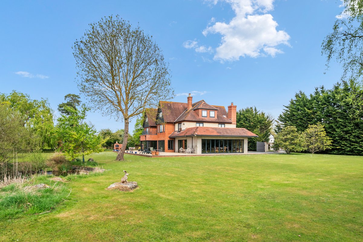 7 bedroom house in London • Freehold