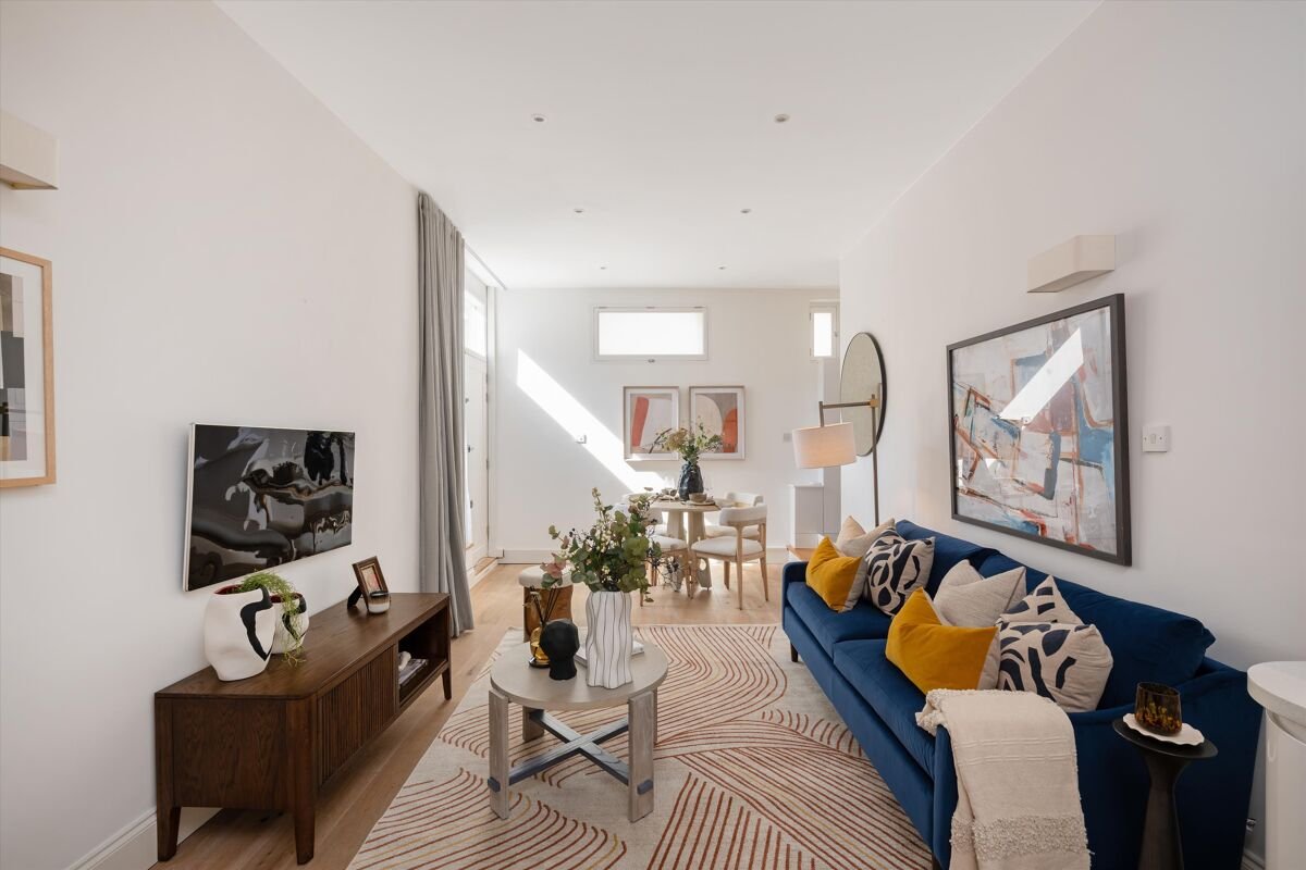 2 bedroom mews house in Montagu Mews North