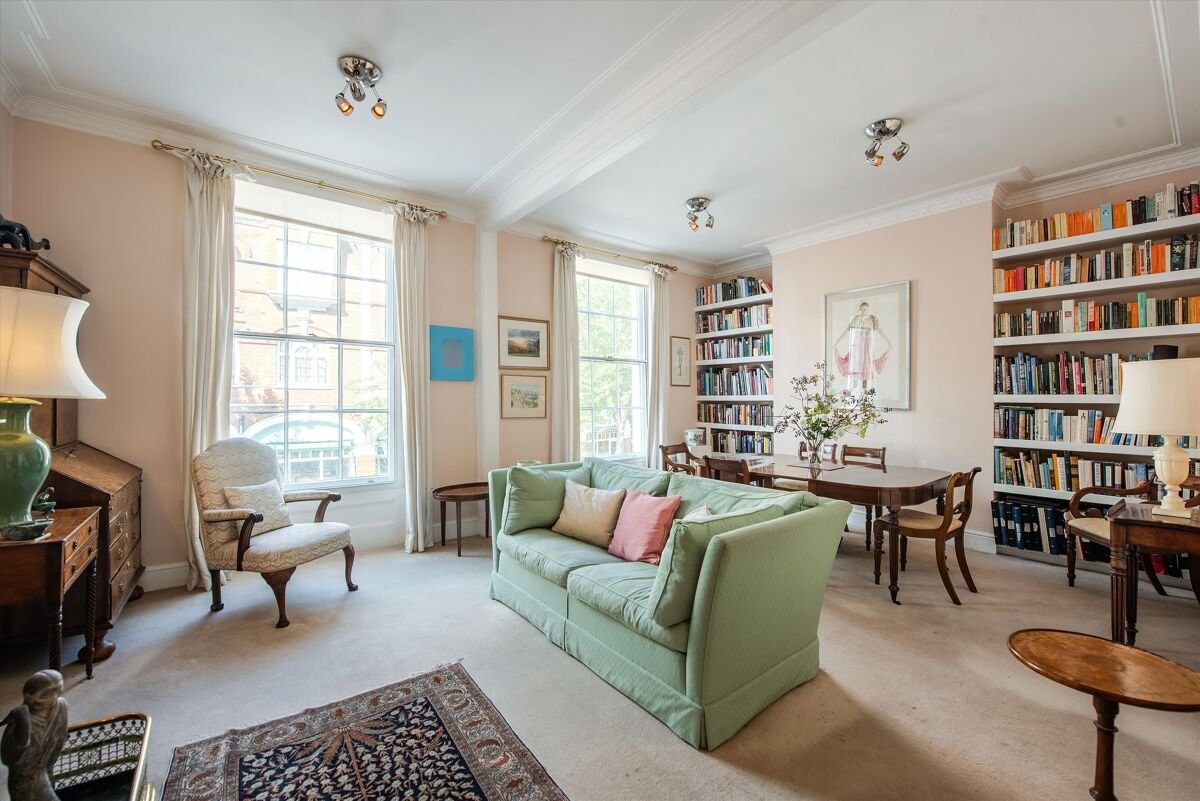 2 bedroom flat in Eccleston Street