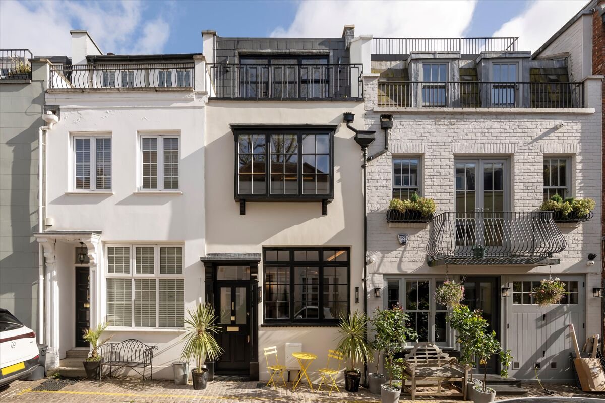 3 bedroom house in Rutland Mews South