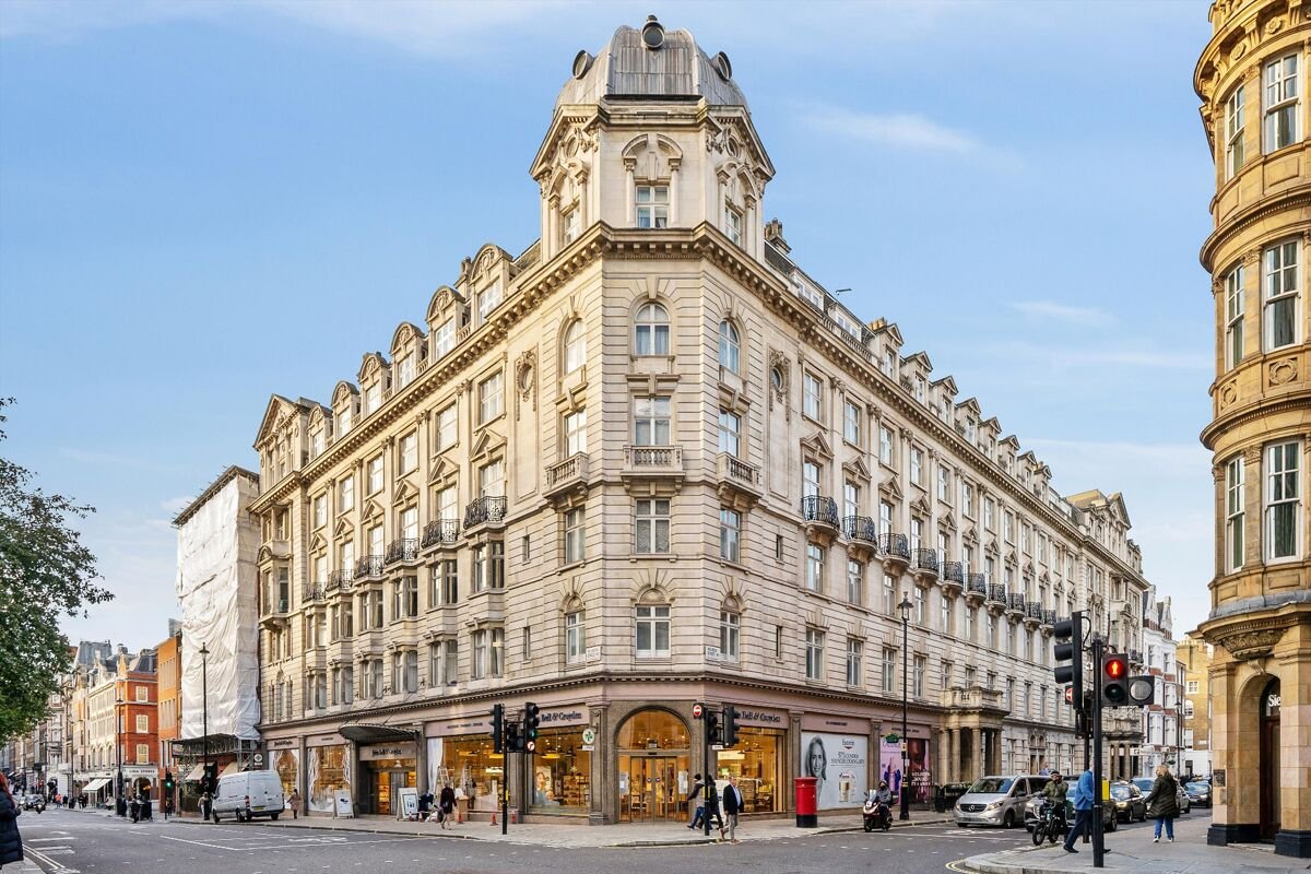 4 bedroom flat in Welbeck Street