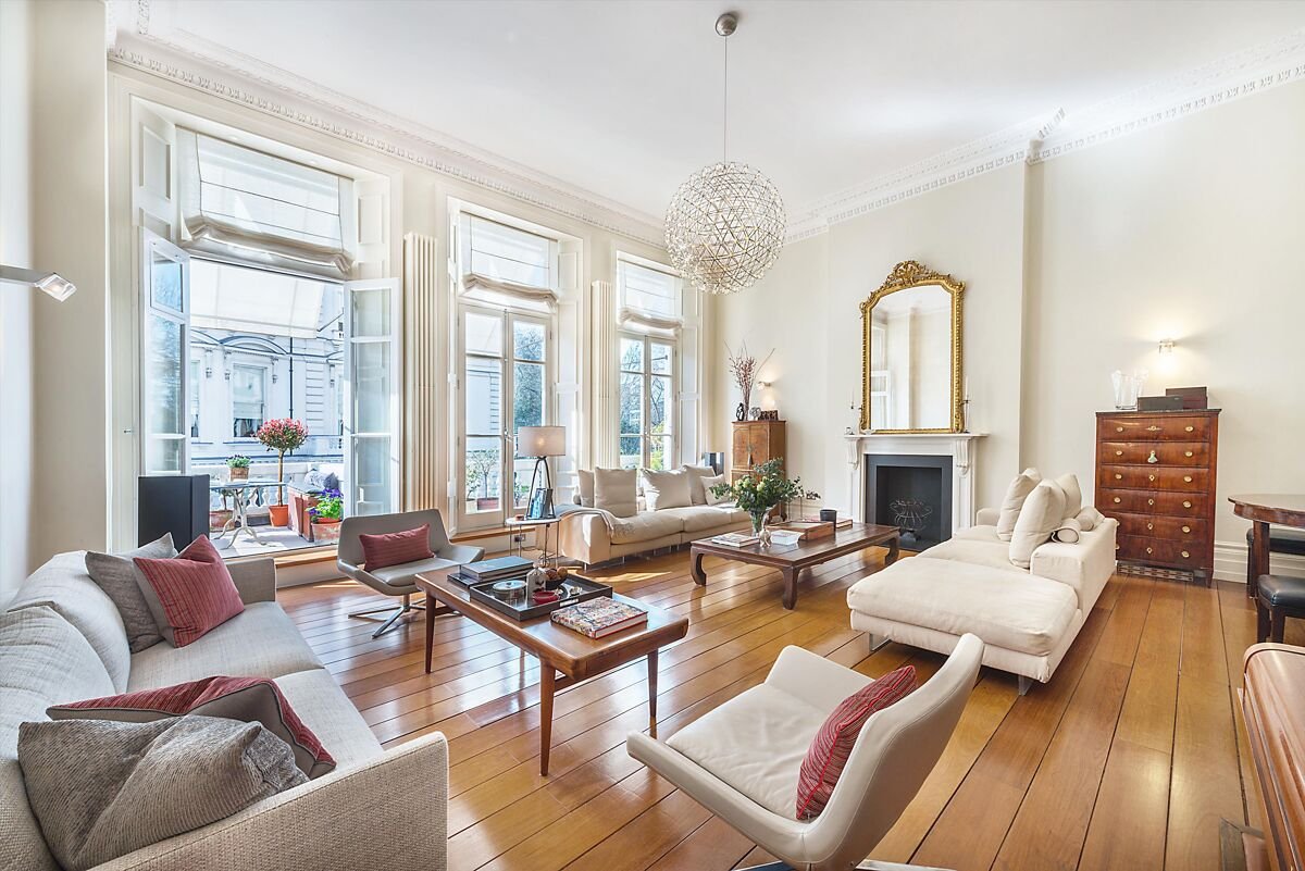 4 bedroom flat in Queen's Gate Gardens