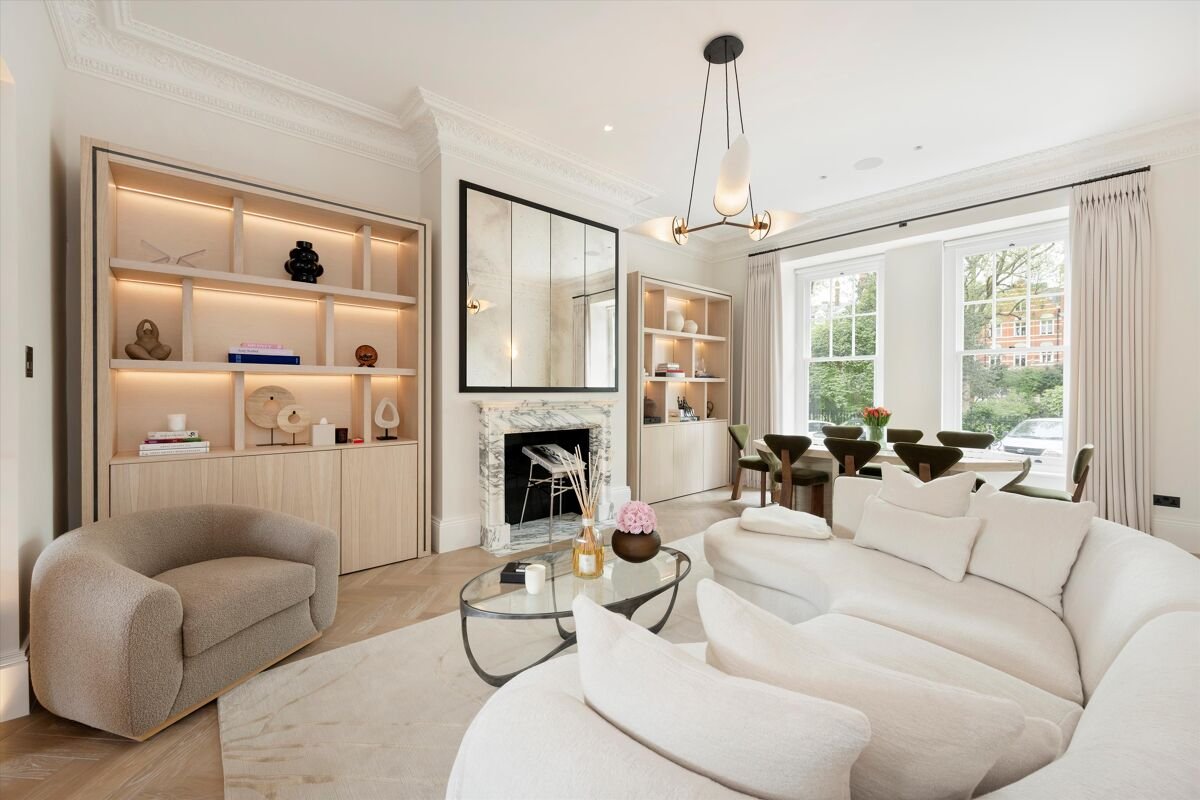 2 bedroom flat in Lennox Gardens