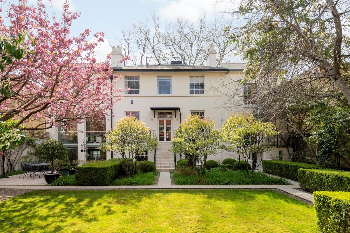 6 bedroom house in Barnsbury Park