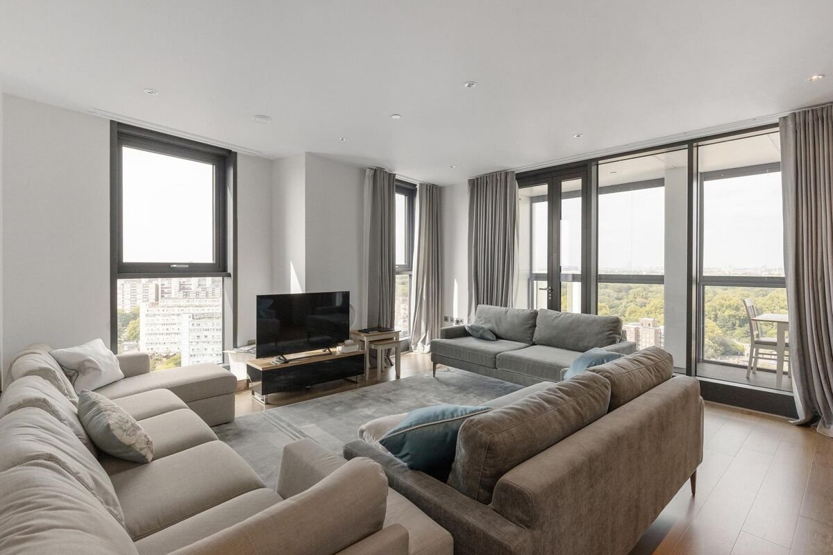 3 bedroom flat in Brogan House