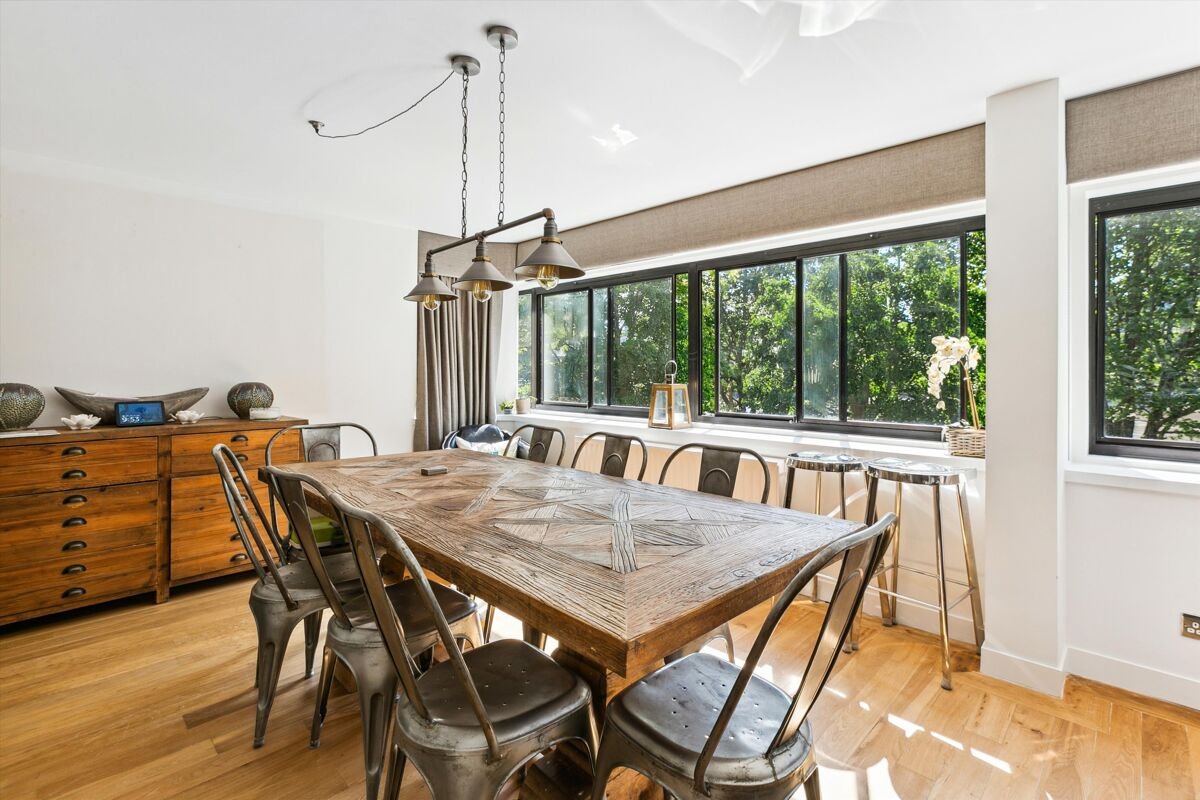 2 bedroom flat in Crown Reach