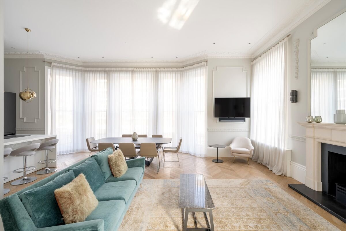 3 bedroom flat in Gloucester Road