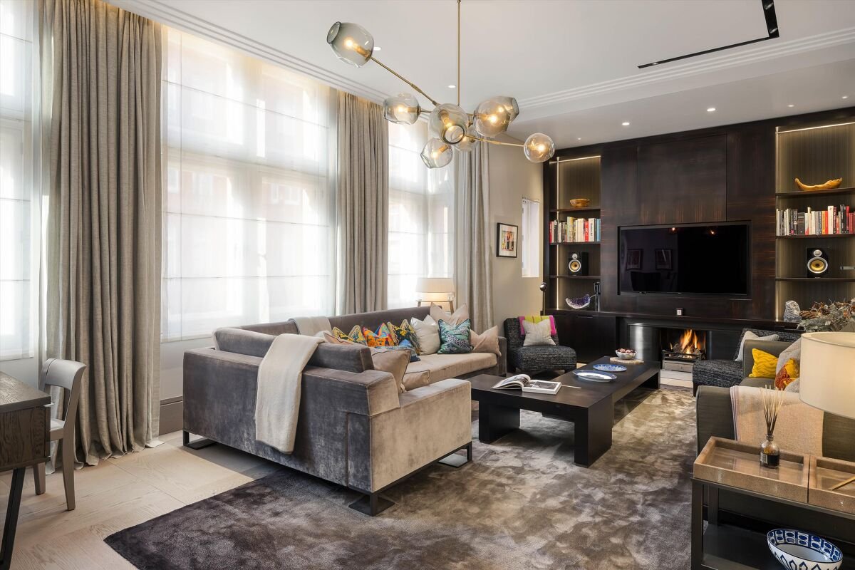 2 bedroom flat in South Audley Street