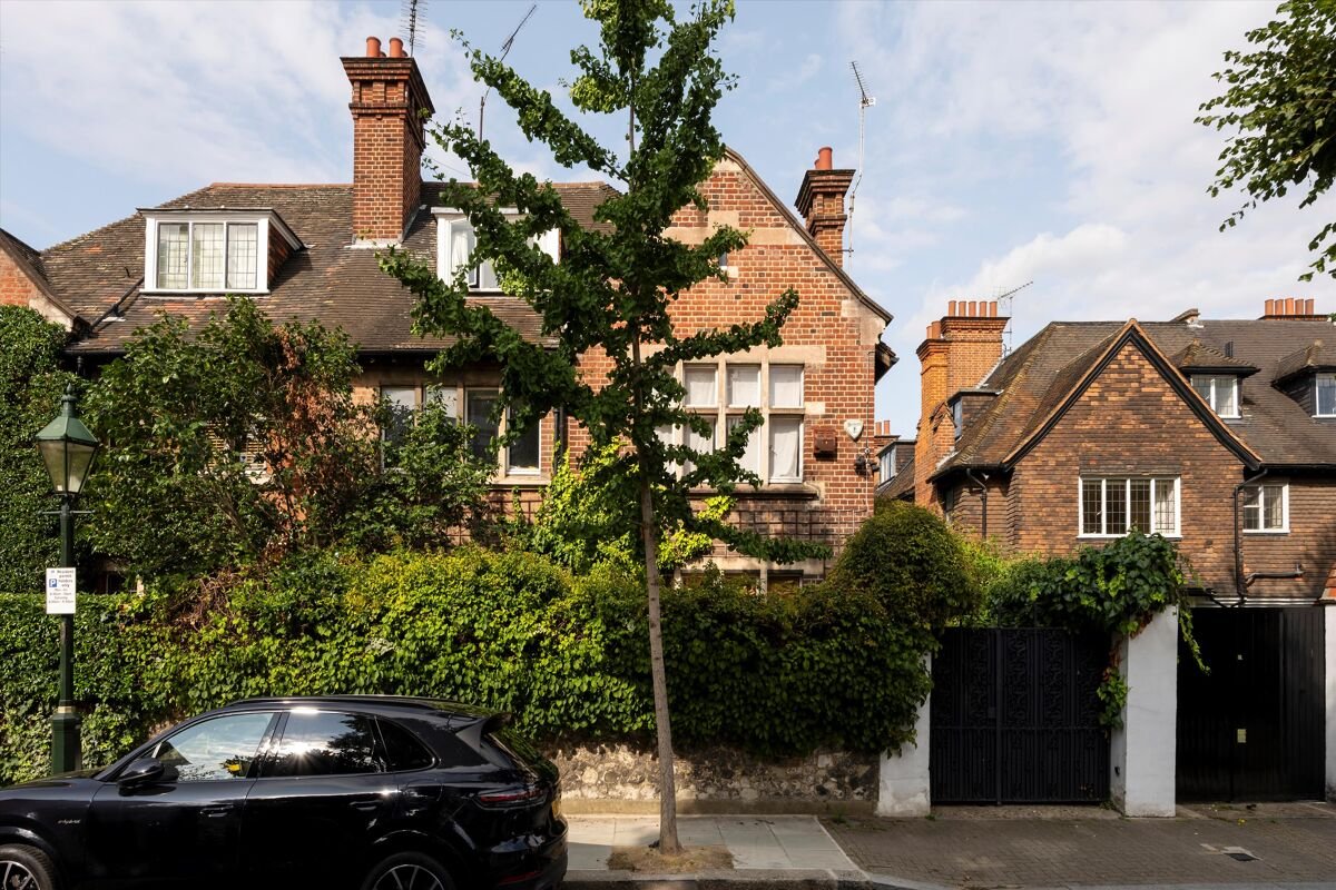 7 bedroom house in Upper Cheyne Row