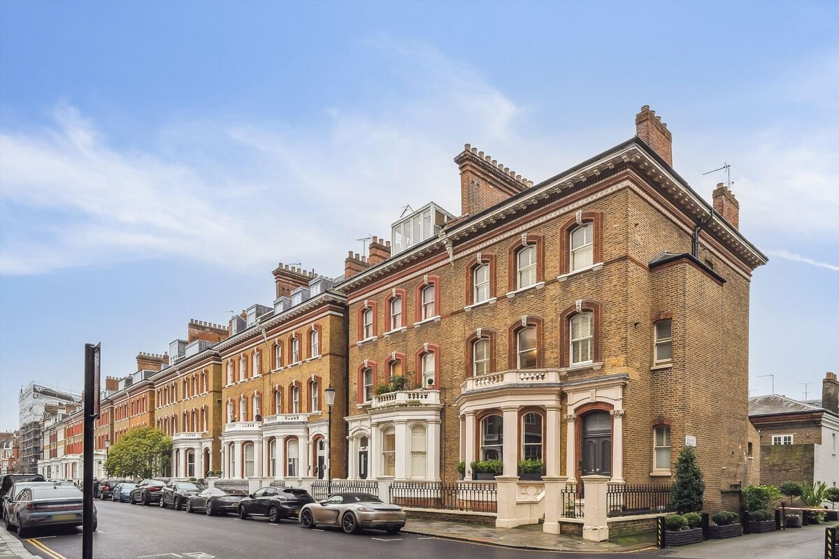 1 bedroom flat in Roland Gardens