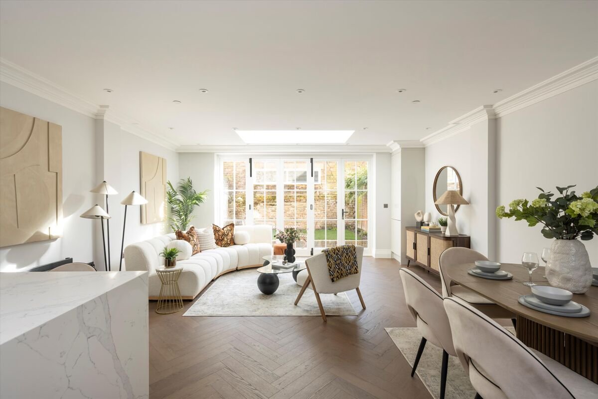 3 bedroom flat in St. Charles Square