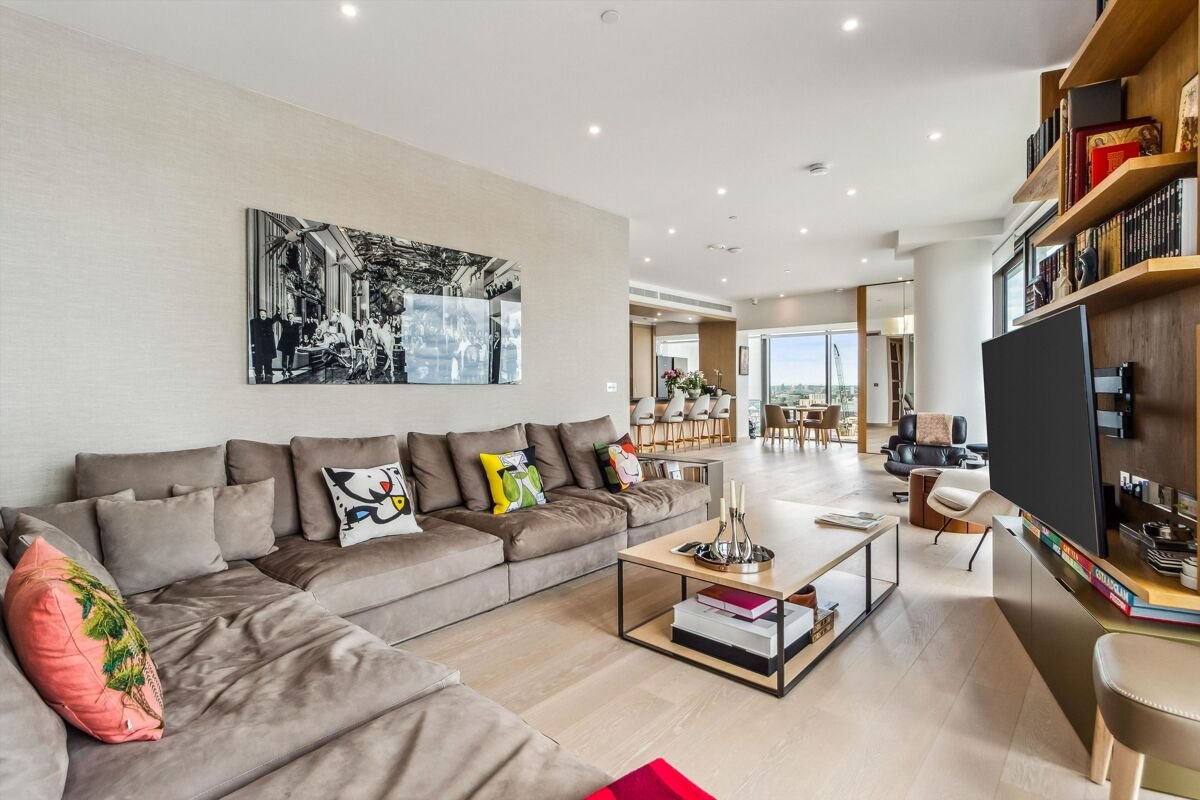 3 bedroom penthouse in Viaduct Gardens