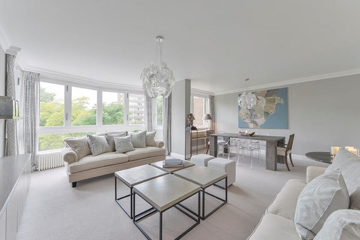 3 bedroom flat in Raynham