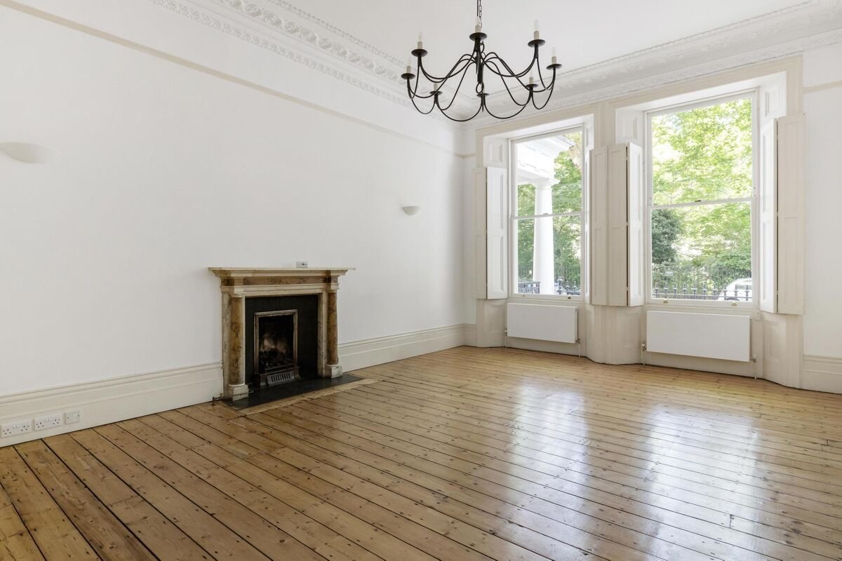 2 bedroom flat in Courtfield Gardens