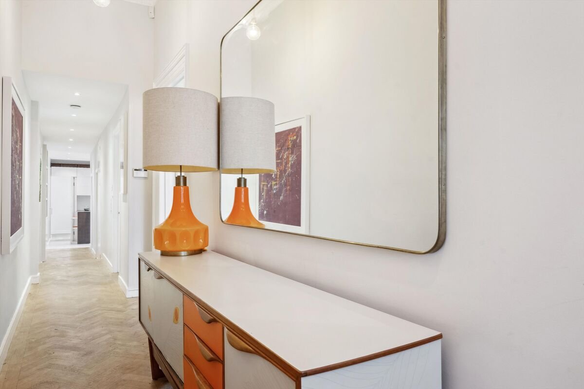 2 bedroom flat in Sussex Gardens