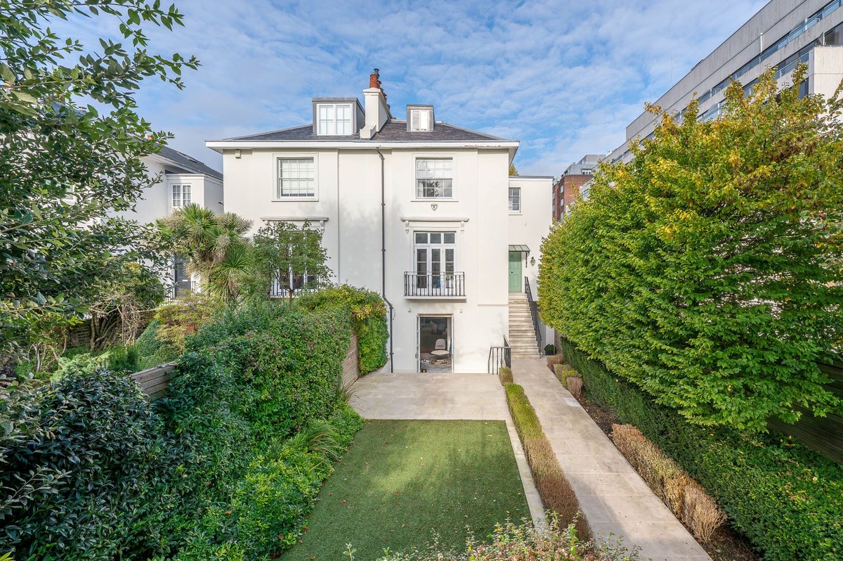 4 bedroom house in London • Freehold