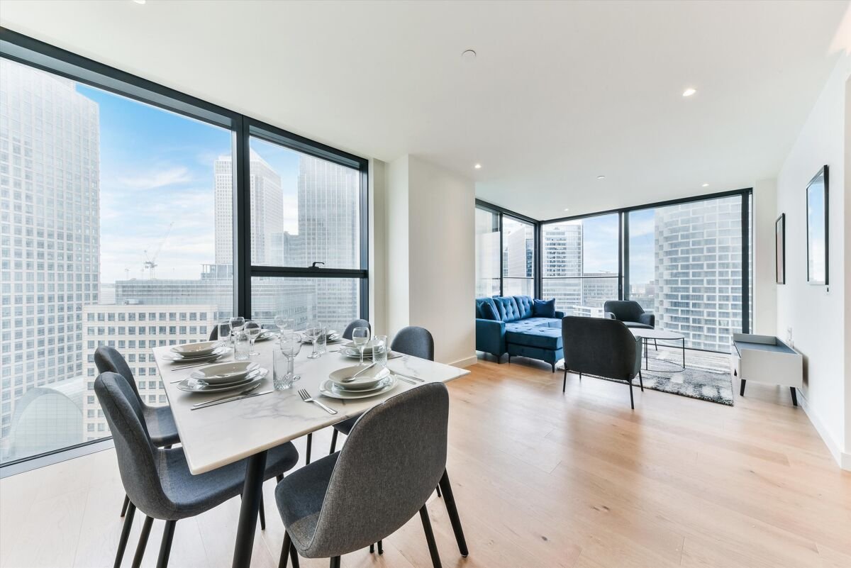 3 bedroom flat in Hampton Tower