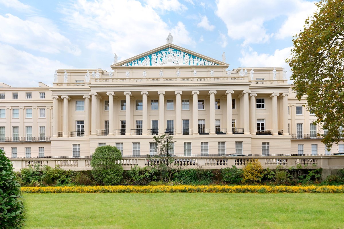 2 bedroom flat in London • Freehold