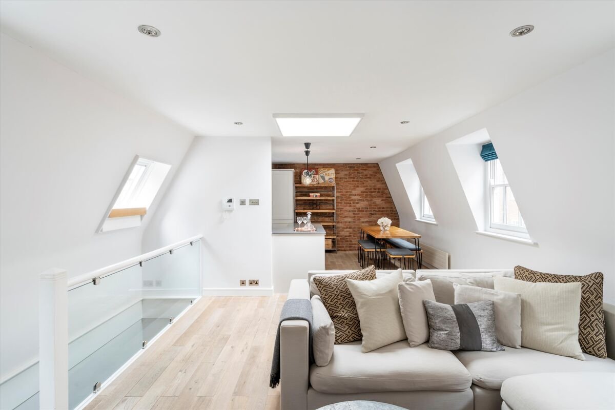 2 bedroom house in Phillimore Walk
