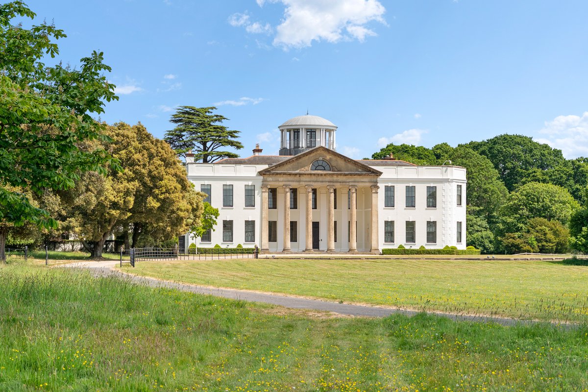 11 bedroom house in London • Freehold