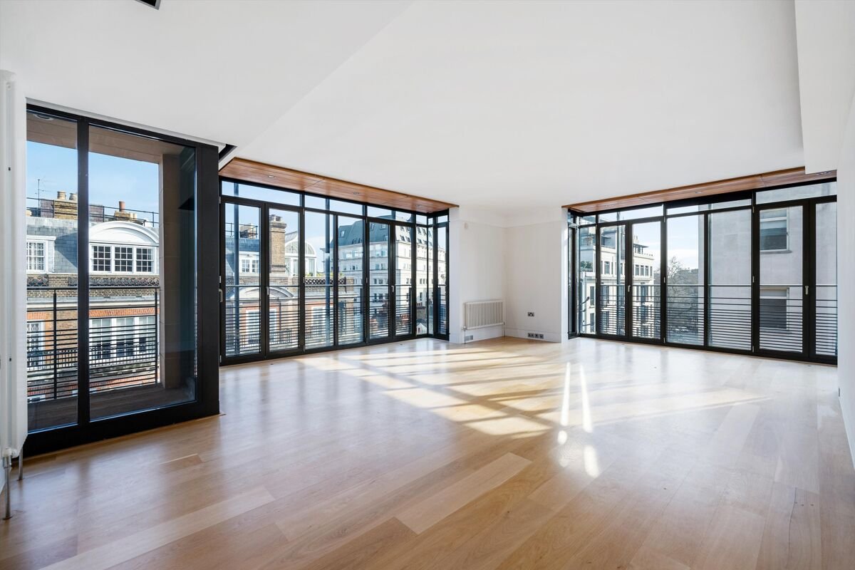 3 bedroom flat in Davies Street