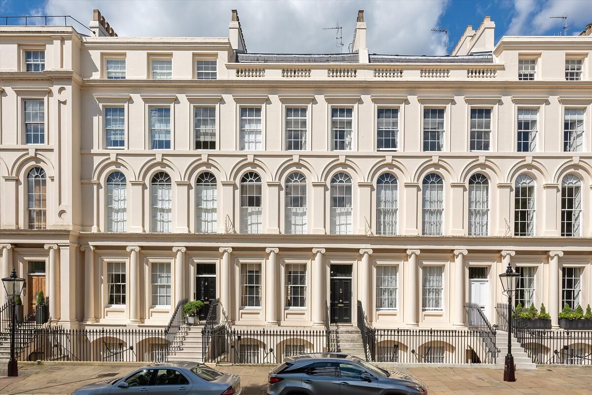 5 bedroom house in Park Square West