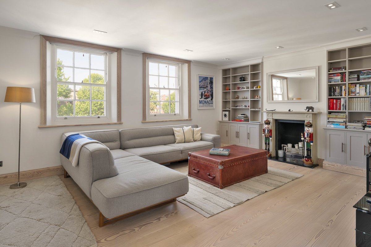 2 bedroom flat in London • Freehold