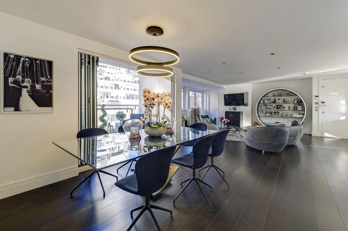 4 bedroom flat in Praed Street