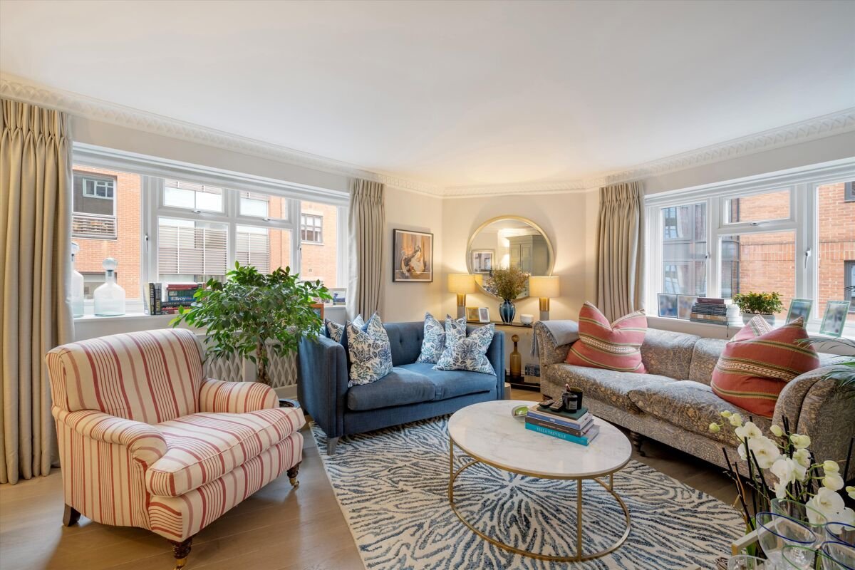 2 bedroom flat in Basil Street