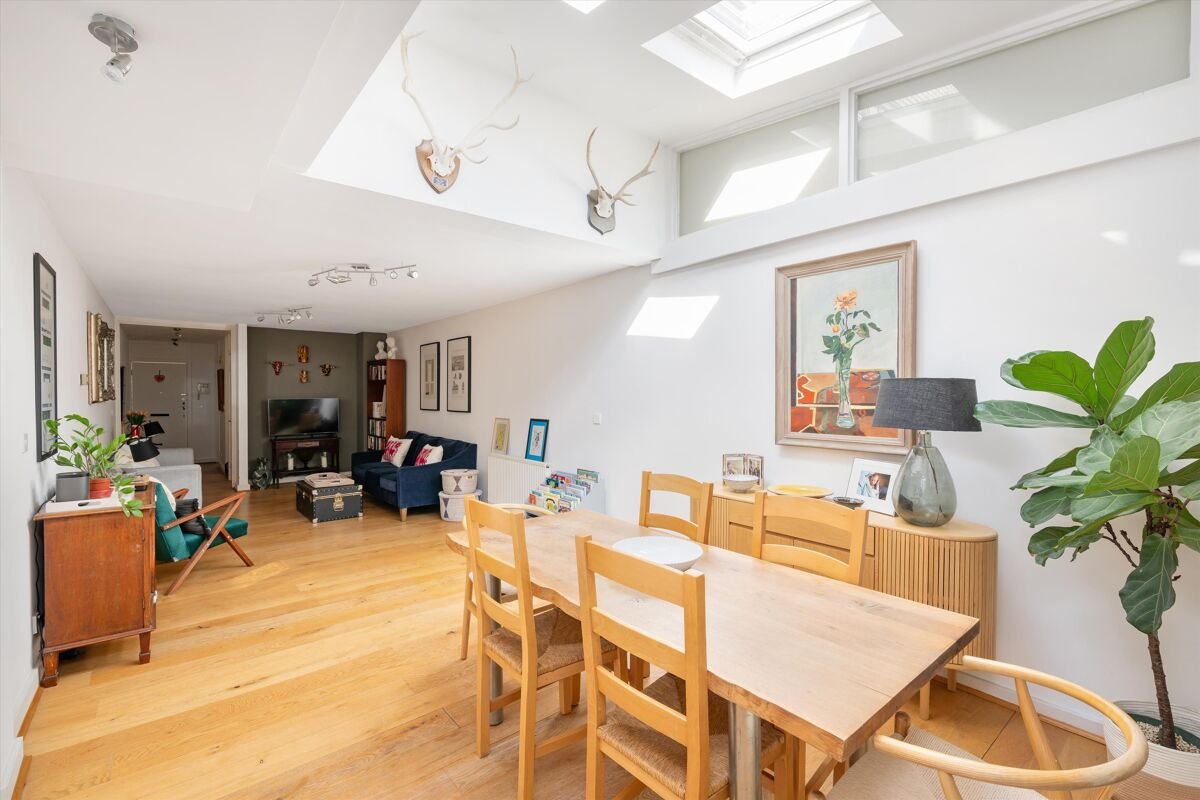 4 bedroom duplex in The Colonnades