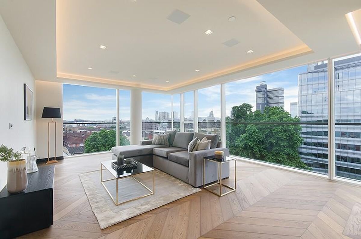 2 bedroom flat in Sandringham House