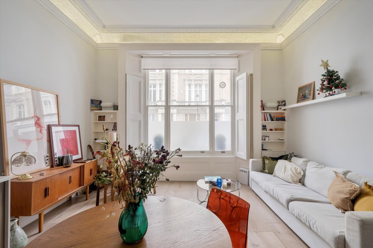 2 bedroom flat in Clanricarde Gardens